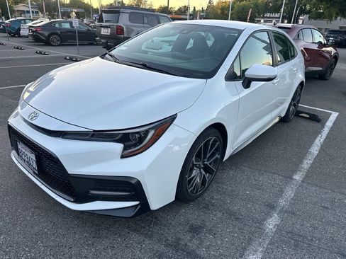 Used 2020 Toyota Corolla SE FWD image 2