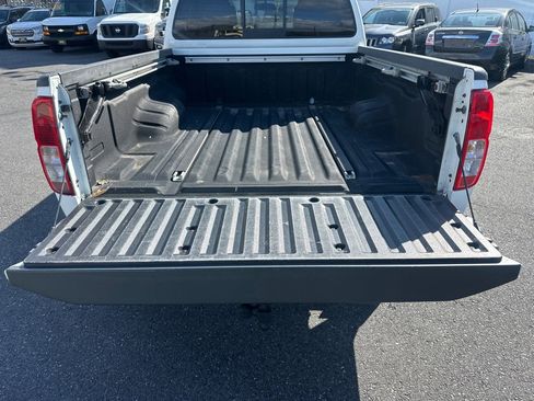 Used 2014 Nissan Frontier SV w/ SV Value Truck Package image 9