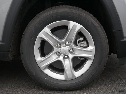 Used 2024 Jeep Compass Latitude w/ Sun and Sound Group image 13