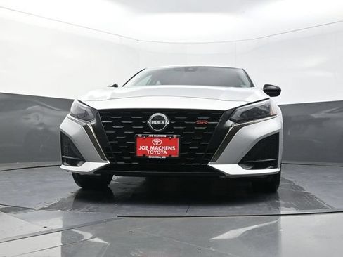 Used 2024 Nissan Altima 2.5 SR FWD image 32