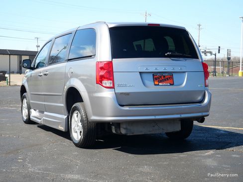 Used 2013 Dodge Grand Caravan SXT w/ Rear Park Assist Pkg image 20