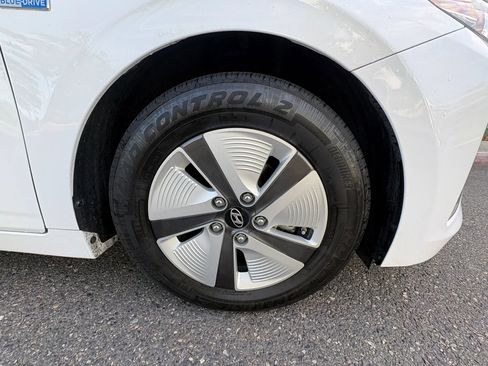 Used 2018 Hyundai Ioniq Blue FWD image 24