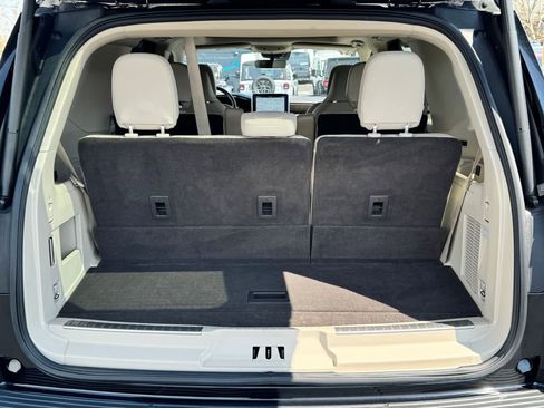 Used 2021 Lincoln Navigator Reserve w/ Luxury Package AWD/4WD image 20