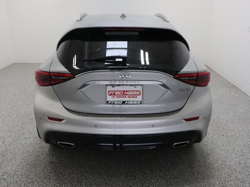 Used 2019 INFINITI QX30 w/ Navigation Package FWD image 8