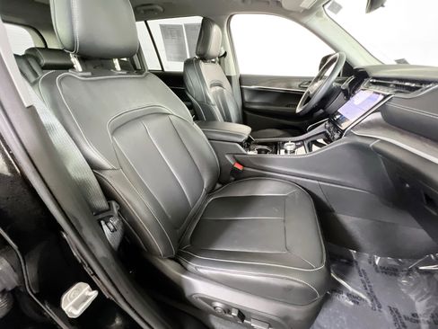 Used 2022 Jeep Grand Cherokee Limited image 28