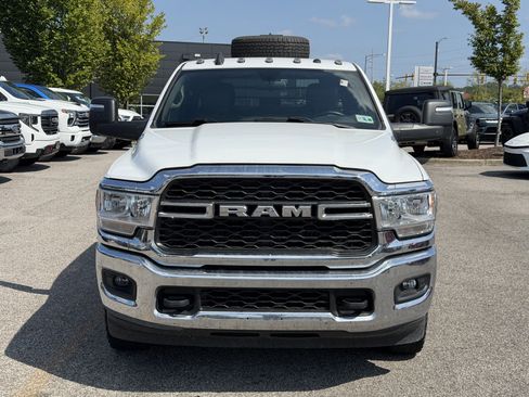 Used 2024 RAM 3500 Tradesman w/ Chrome Appearance Group AWD/4WD image 3