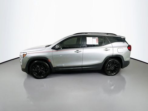 Used 2023 GMC Terrain SLT w/ Tech Package FWD image 5