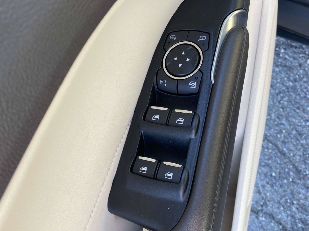 Used 2019 Lincoln MKC Reserve FWD image 28