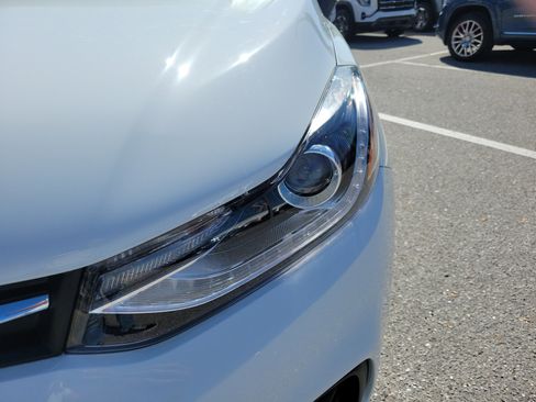 Certified 2022 Chevrolet Trax LT w/ LT Convenience Package image 9