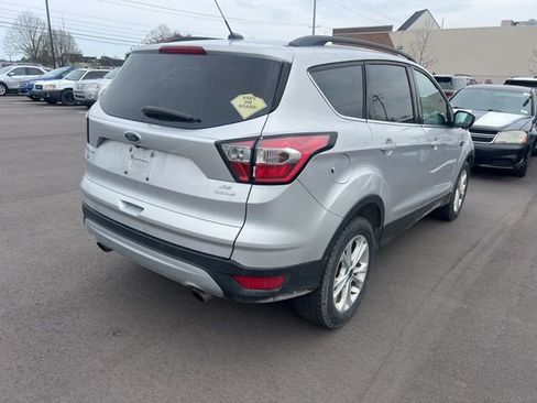 Used 2017 Ford Escape SE w/ Equipment Group 201A FWD image 5
