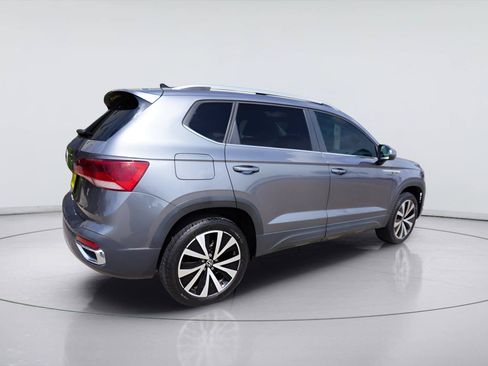 Used 2024 Volkswagen Taos SE FWD image 6