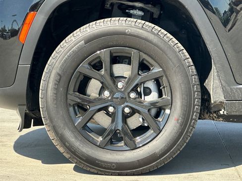 Used 2026 Jeep Grand Cherokee Altitude image 27