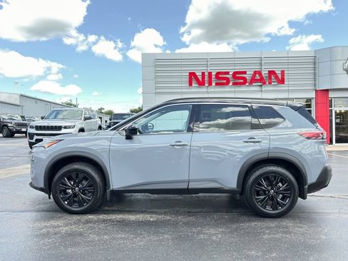 Used 2023 Nissan Rogue SV w/ SV Premium B Package AWD/4WD image 2