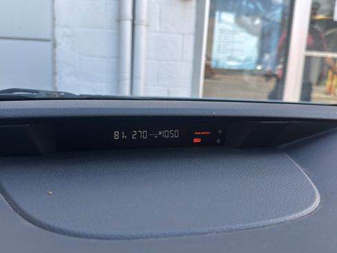 Used 2011 Subaru Legacy 2.5i Premium AWD/4WD image 29