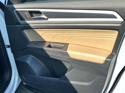 Used 2022 Volkswagen Atlas Cross Sport SE image 8