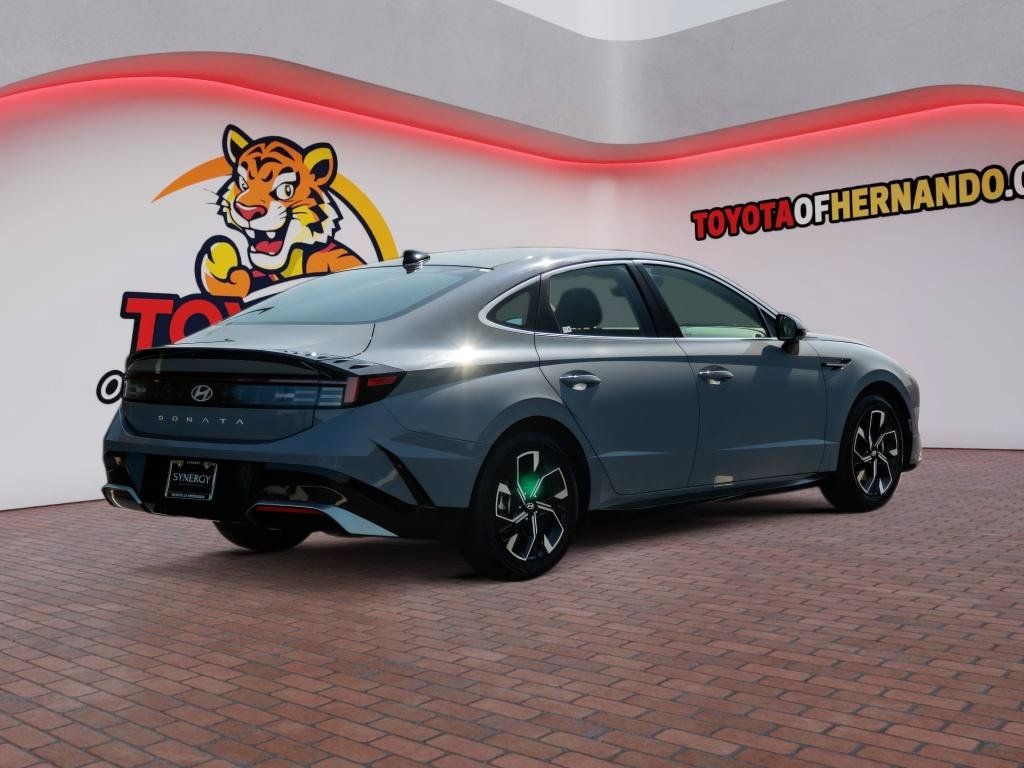 Used 2025 Hyundai Sonata SEL FWD image 6