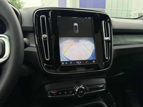 Certified 2023 Volvo C40 P8 Recharge Ultimate w/ Protection Package Premier AWD/4WD image 20