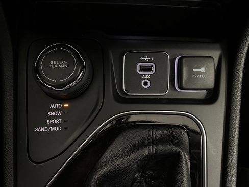 Used 2019 Jeep Cherokee Limited w/ Luxury Group AWD/4WD image 26