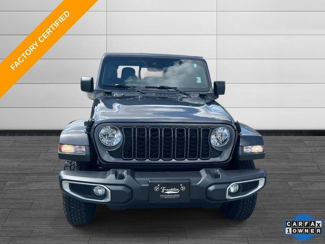 Certified 2024 Jeep Gladiator Sport AWD/4WD image 9
