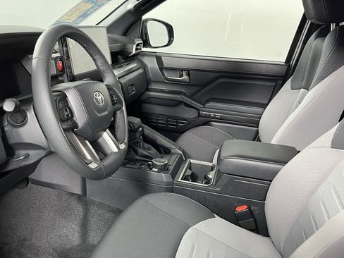Used 2025 Toyota Tacoma TRD Sport image 7