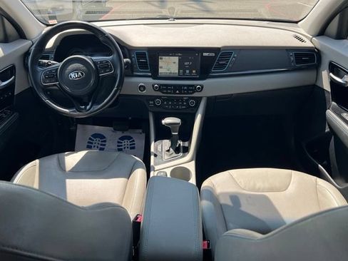 Used 2017 Kia Niro Touring FWD image 13