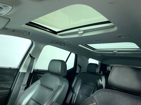 Used 2020 Chevrolet Traverse RS image 17
