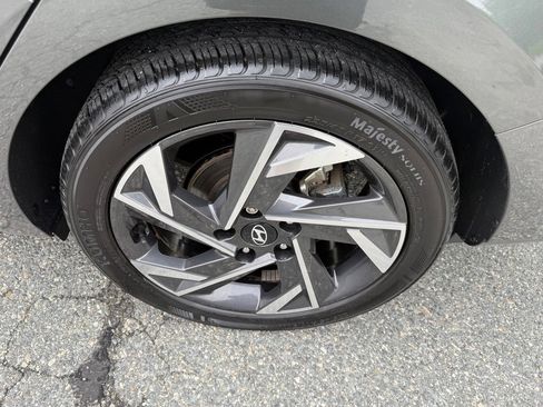 Used 2024 Hyundai Elantra SEL w/ Convenience Package FWD image 12
