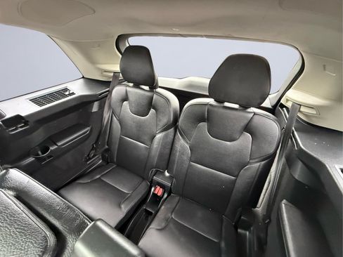 Used 2016 Volvo XC90 T6 Momentum w/ Momentum Plus Package AWD/4WD image 18