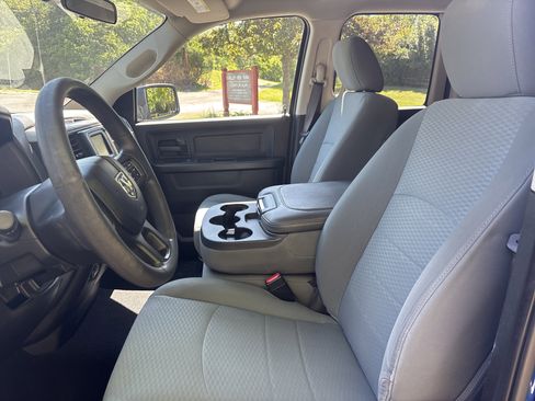 Used 2019 RAM 1500 Express w/ Express Value Package AWD/4WD image 12