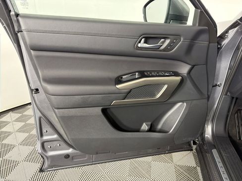 Used 2025 Nissan Pathfinder Platinum w/ Cargo Package image 8