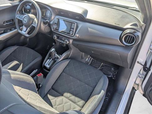 Used 2018 Nissan Kicks SV FWD image 19