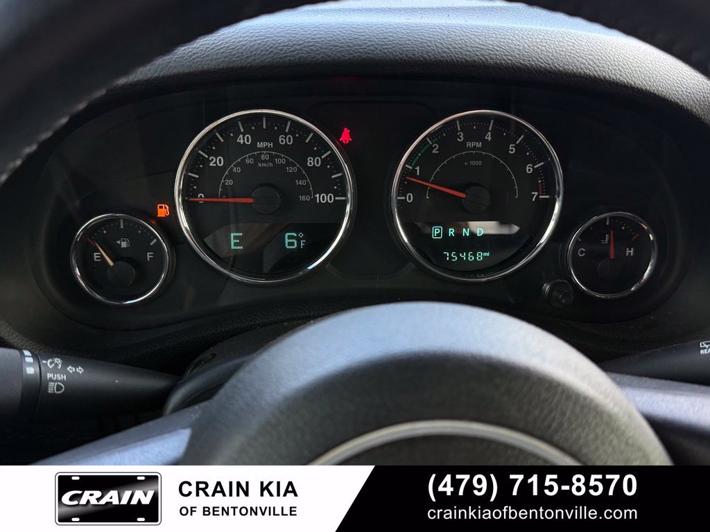 Used 2016 Jeep Wrangler Unlimited Rubicon w/ Connectivity Group AWD/4WD image 14
