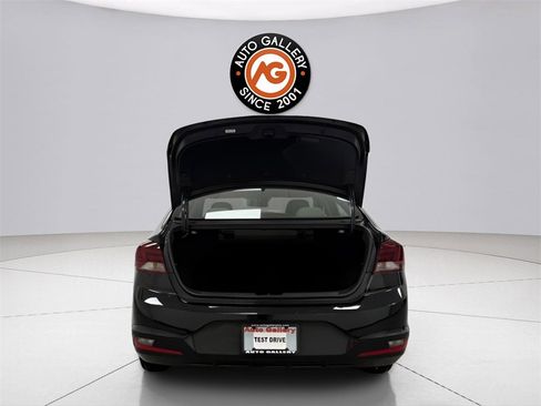 Used 2020 Hyundai Elantra SEL image 19