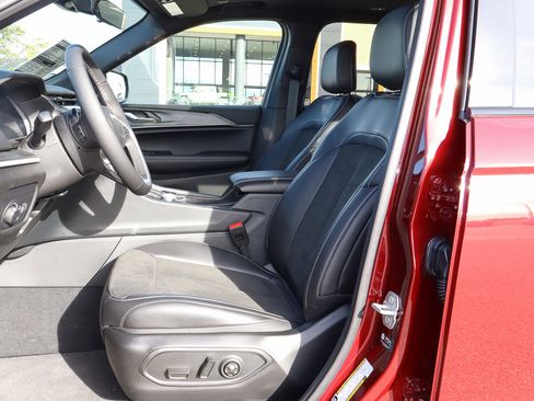 New 2025 Jeep Grand Cherokee L Altitude image 13