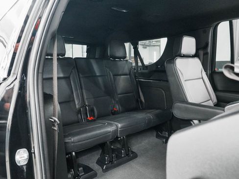 Used 2025 GMC Yukon XL Denali image 33