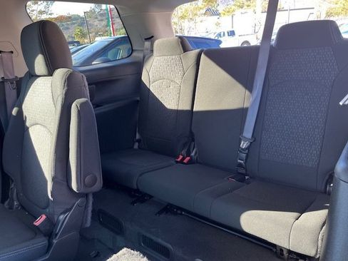 Used 2015 GMC Acadia SLE image 8