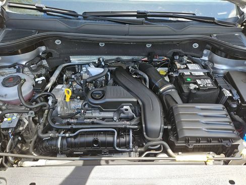 Used 2025 Volkswagen Taos SE AWD/4WD image 23