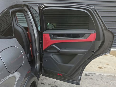 Used 2024 Porsche Cayenne Turbo GT image 21