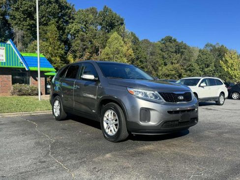 Used 2014 Kia Sorento LX AWD/4WD image 3