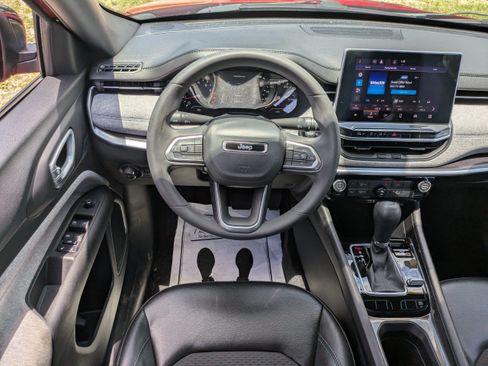 Used 2023 Jeep Compass Latitude AWD/4WD image 14