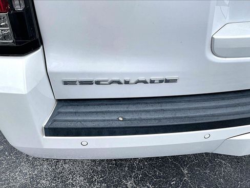 Used 2020 Cadillac Escalade Luxury RWD image 22