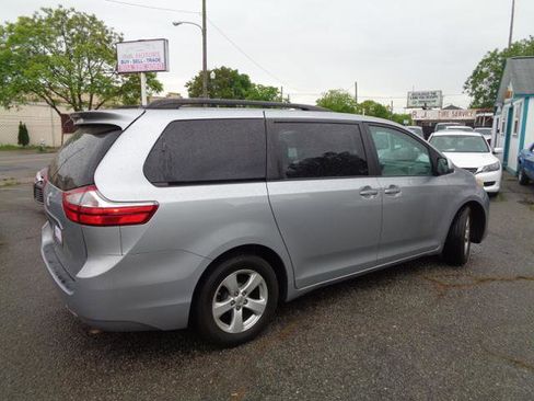 Used 2015 Toyota Sienna LE FWD image 8