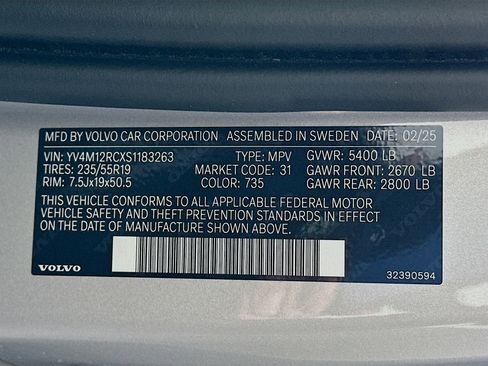 Used 2025 Volvo XC60 B5 Plus image 12