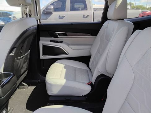 Used 2022 Kia Telluride SX w/ SX Prestige Package AWD/4WD image 11