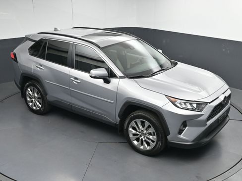 Used 2021 Toyota RAV4 XLE Premium image 33