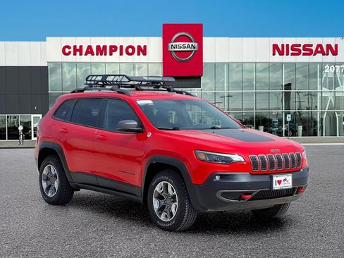 Used 2019 Jeep Cherokee Trailhawk image 1