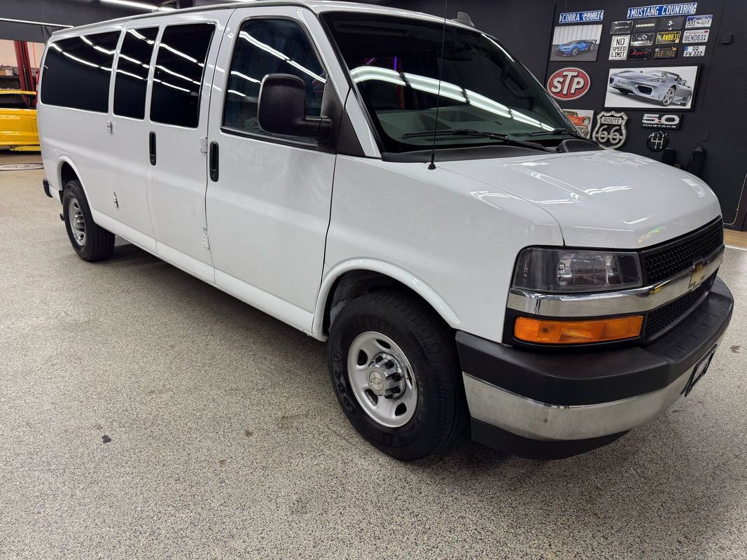 Used 2017 Chevrolet Express 3500 LT w/ LT Preferred Equipment Group RWD image 7