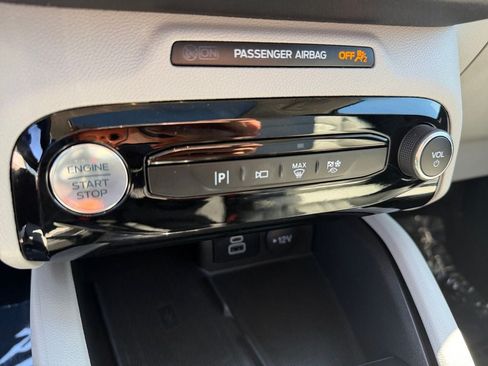 Used 2025 Ford Escape SE w/ PHEV Premium Package FWD image 33