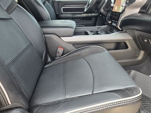 Used 2025 RAM 2500 Laramie AWD/4WD image 16