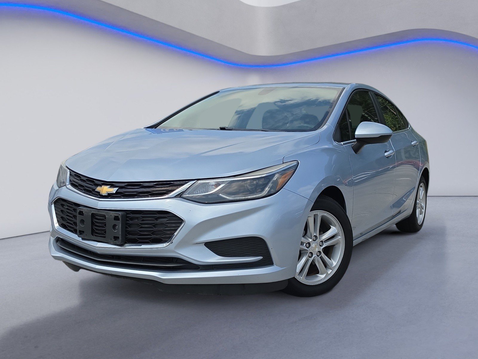 Used 2018 Chevrolet Cruze LT w/ Convenience Package FWD image 2